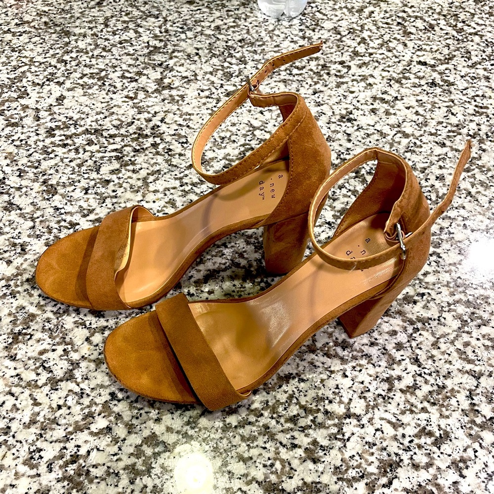 Women’s brown/tan heels worn once